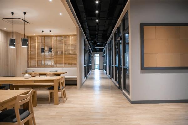 Minimalist with Zen vibes. — Photo courtesy of Komune Coworking 