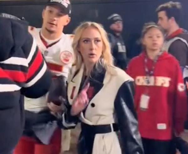Brittany Mahomes asked the employee for directions. Credit: TikTok/@nfloncbs