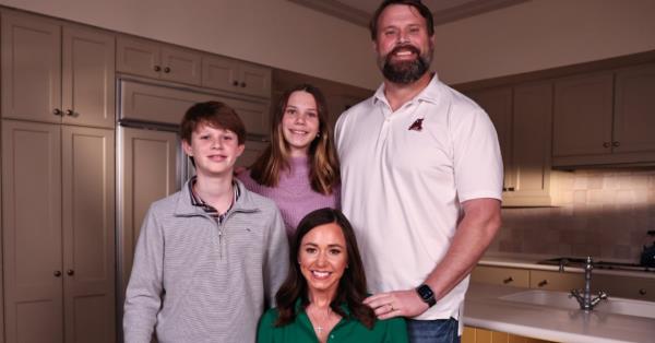 Tommy Tuberville：参议员凯蒂？布里特(Katie Britt)“被选为家庭主妇”发表国情咨文