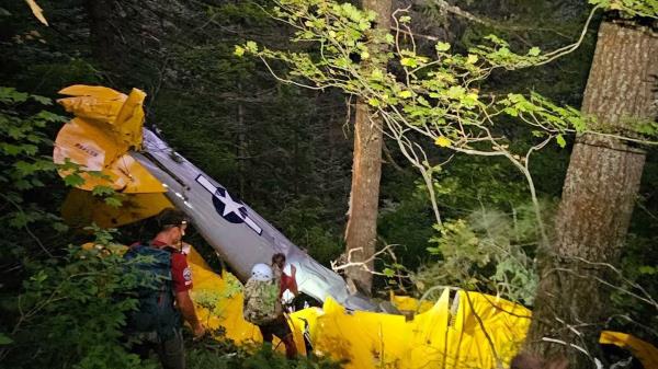 伊顿维尔飞行员住院，乘客在飞往胡德河的飞机坠毁后死亡
