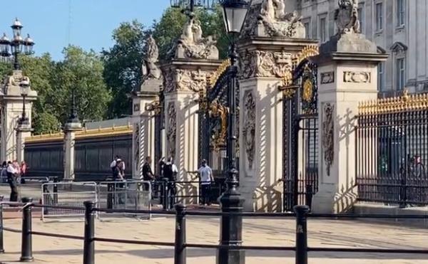 The area in front of the palace has now been completely cleared